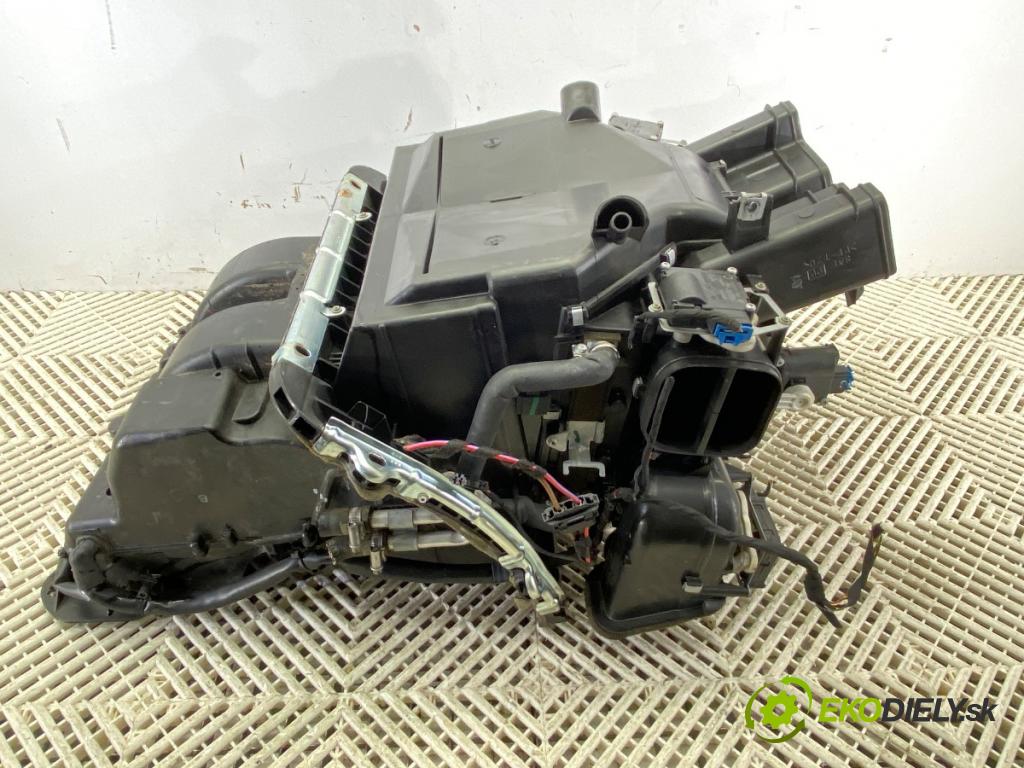 AUDI A8 D3 (4E2, 4E8) 2002 - 2010    4.2 TDI quattro 240 kW [326 KM] olej napędowy 2005 - 2010  topné těleso radiátor topení komplet KOMBAJN  (Radiátory topení)