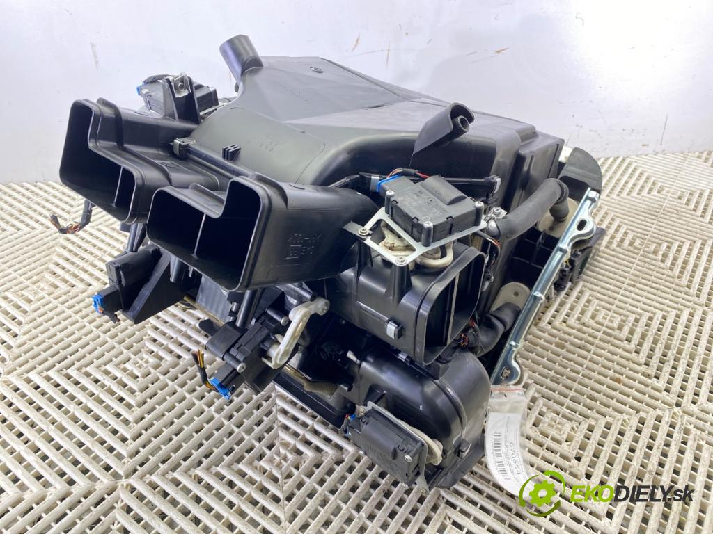 AUDI A8 D3 (4E2, 4E8) 2002 - 2010    4.2 TDI quattro 240 kW [326 KM] olej napędowy 2005 - 2010  topné těleso radiátor topení komplet KOMBAJN  (Radiátory topení)