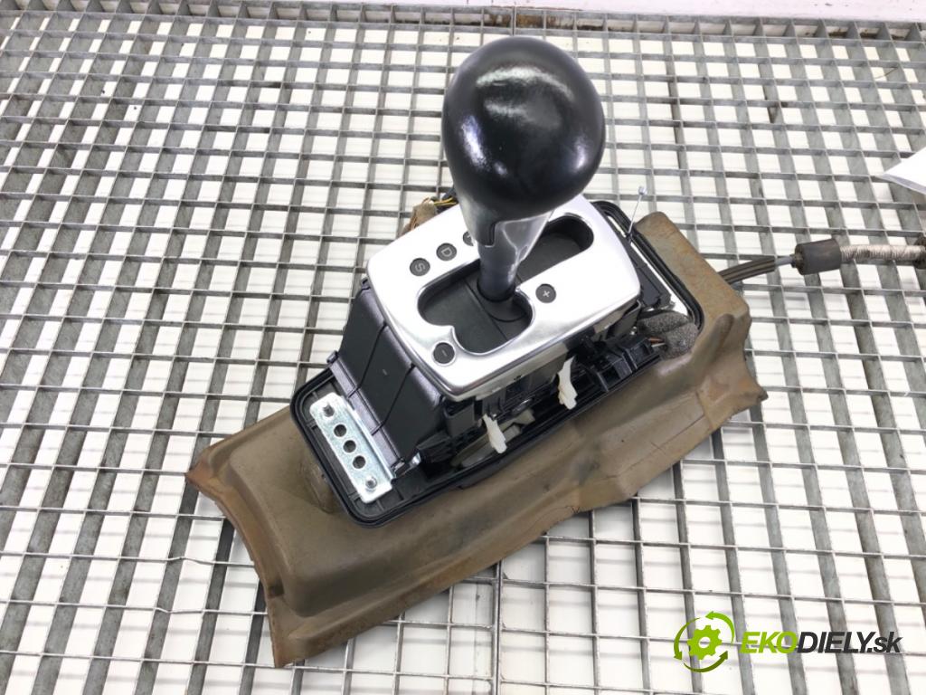 AUDI A8 D3 (4E2, 4E8) 2002 - 2010    4.2 TDI quattro 240 kW [326 KM] olej napędowy 2005 - 2010  Kulisa  (Rýchlostné páky / kulisy)