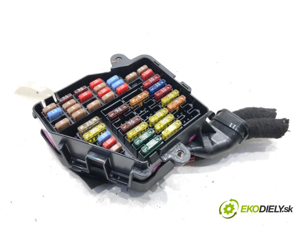 AUDI A8 D3 (4E2, 4E8) 2002 - 2010    4.2 TDI quattro 240 kW [326 KM] olej napędowy 2005 - 2010  skříňka poistková  (Pojistkové skříňky)