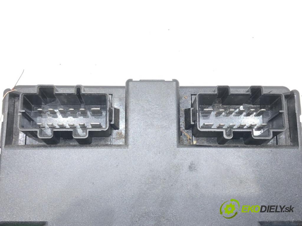 AUDI A8 D3 (4E2, 4E8) 2002 - 2010    4.2 TDI quattro 240 kW [326 KM] olej napędowy 2005 - 2010  Modul sedačky 4E0959760B
