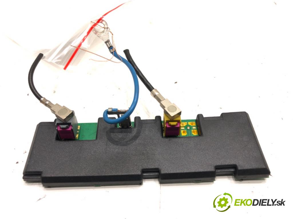 AUDI A8 D3 (4E2, 4E8) 2002 - 2010    4.2 TDI quattro 240 kW [326 KM] olej napędowy 2005 - 2010  Zosilňovač Antenní: 4E0035225BT (Zosilňovače)