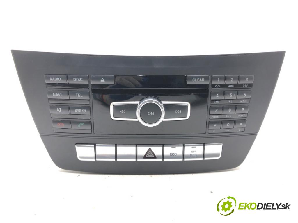 MERCEDES-BENZ KLASA C (W204) 2007 - 2015    C 220 CDI (204.002) 125 kW [170 KM] olej napędowy 2008 - 2014  RADIO A2049001813 (Audio zariadenia)