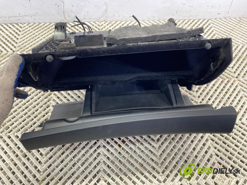 MERCEDES-BENZ KLASA C (W204) 2007 - 2015    C 220 CDI (204.002) 125 kW [170 KM] olej napędowy 2008 - 2014  Priehradka, kastlík spolujazdca A2046804991 (Priehradky, kastlíky)