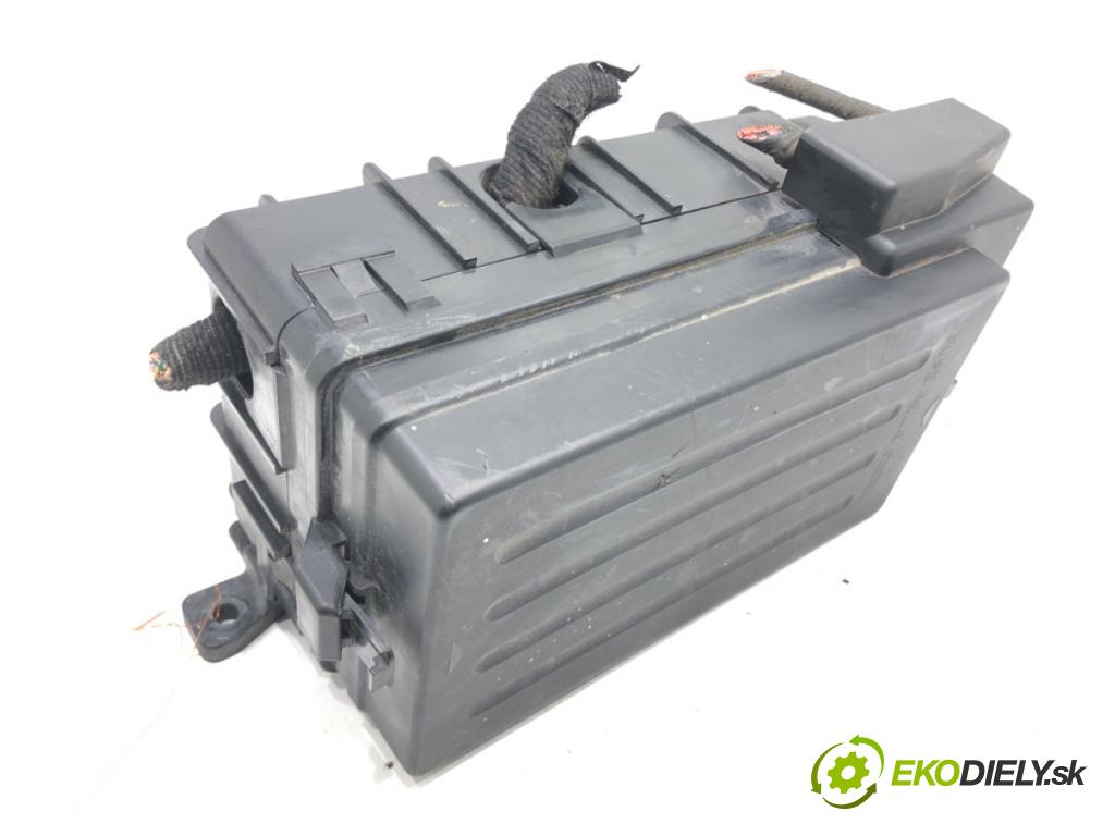 CHEVROLET EPICA (KL1_) 2004 - 2011    2.5 115 kW [156 KM] benzyna 2006 - 2011  skříňka poistková 96647287 (Pojistkové skříňky)