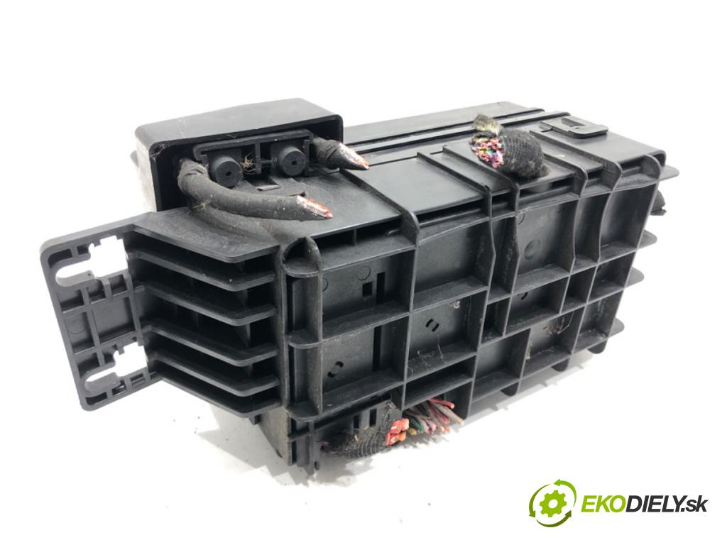 CHEVROLET EPICA (KL1_) 2004 - 2011    2.5 115 kW [156 KM] benzyna 2006 - 2011  skříňka poistková 96647287 (Pojistkové skříňky)