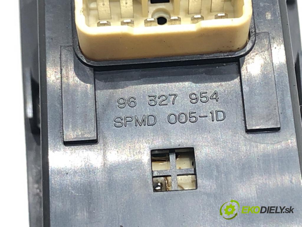 CHEVROLET EPICA (KL1_) 2004 - 2011    2.5 115 kW [156 KM] benzyna 2006 - 2011  Prepínač okien 96327954 (Prepínače, spínače, tlačidlá a ovládače kúrenia)
