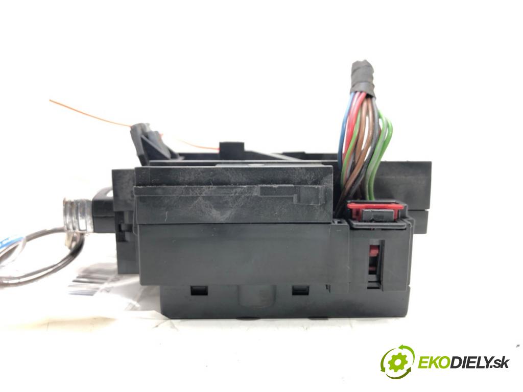 VW PASSAT B6 Variant (3C5) 2005 - 2011    2.0 TDI 103 kW [140 KM] olej napędowy 2005 - 2009  spinačka 3C0905843Q (Spínacie skrinky a kľúče)