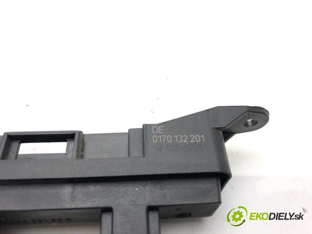 VW PASSAT B6 Variant (3C5) 2005 - 2011    2.0 TDI 103 kW [140 KM] olej napędowy 2005 - 2009  topné těleso radiátor topení elektrická 1K0963235F (Radiátory topení)