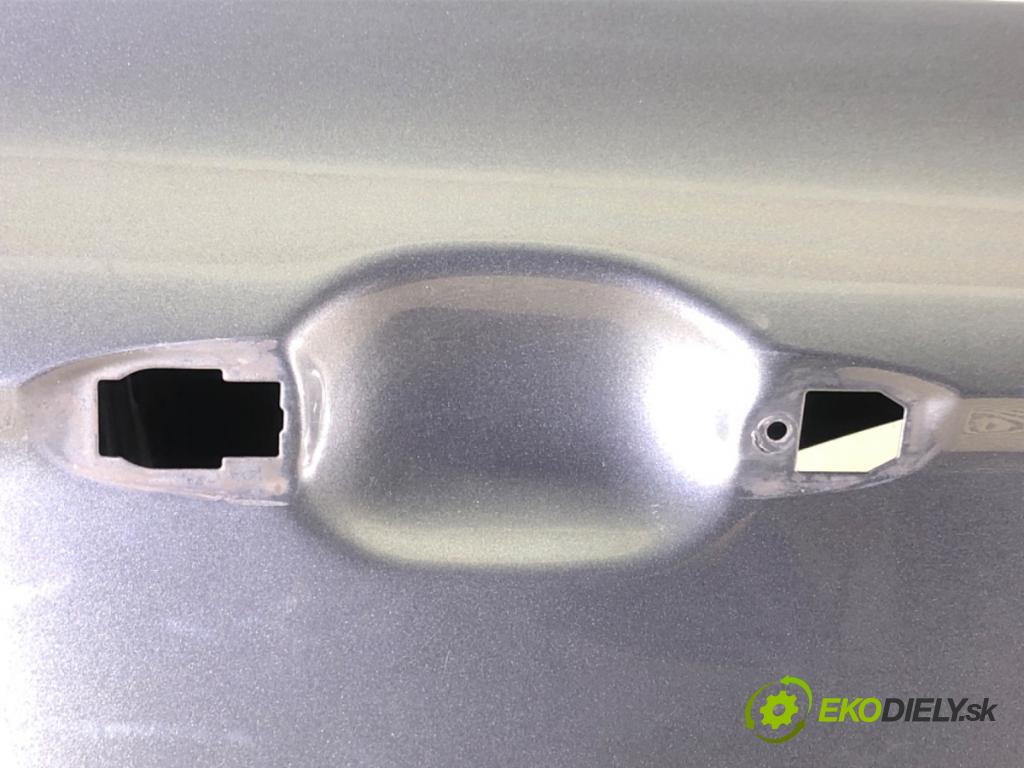 VW PASSAT B8 sedan 2015 110 kW 1.4 TSI 1395 dveře pravý přední část