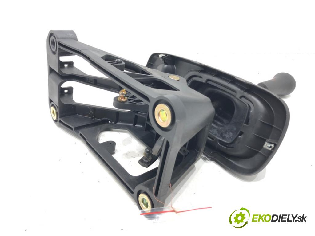 SUZUKI WAGON R+ liftback (MM) 2000 - 2022    1.3 (RB 413) 56 kW [76 KM] benzyna 2000 - 2004  Kulisa  (Rýchlostné páky / kulisy)