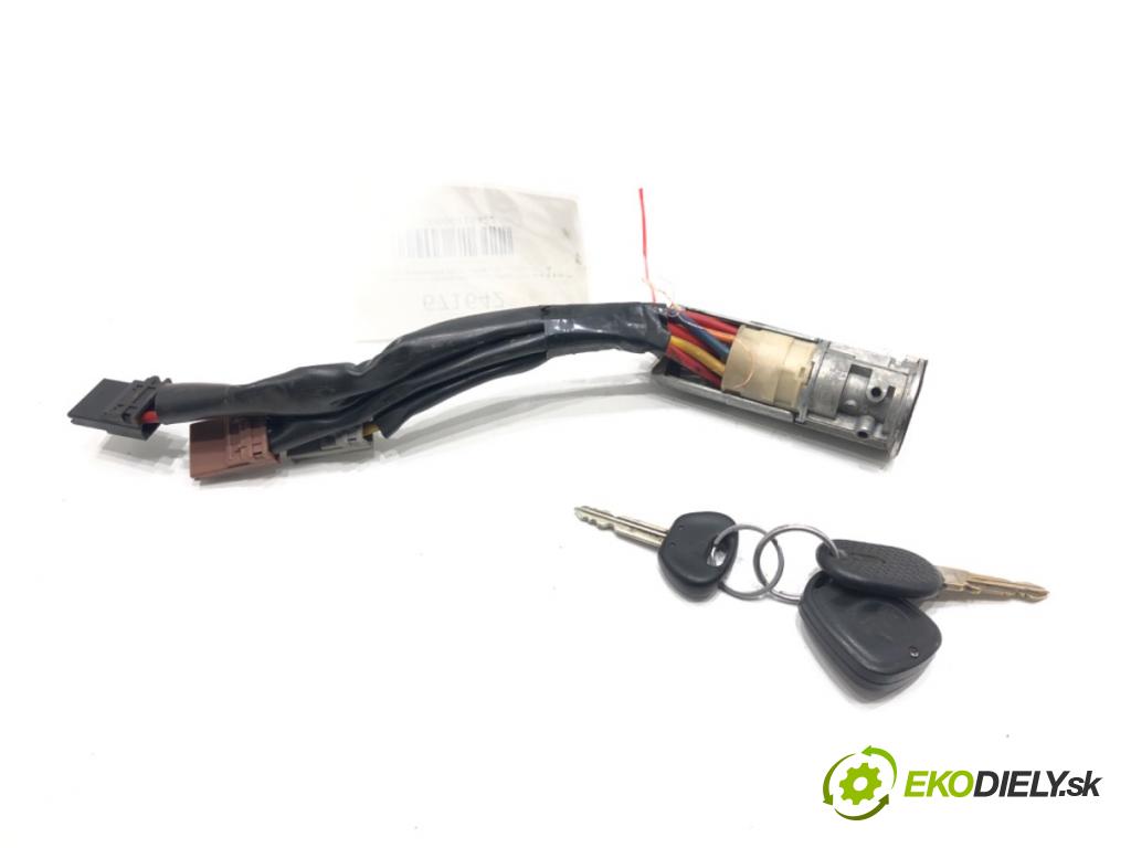 AIXAM CROSSLINE 2012 - 2016    0.4 4 kW [5 KM] olej napędowy 2012 - 2016  spinačka  (Spínacie skrinky a kľúče)