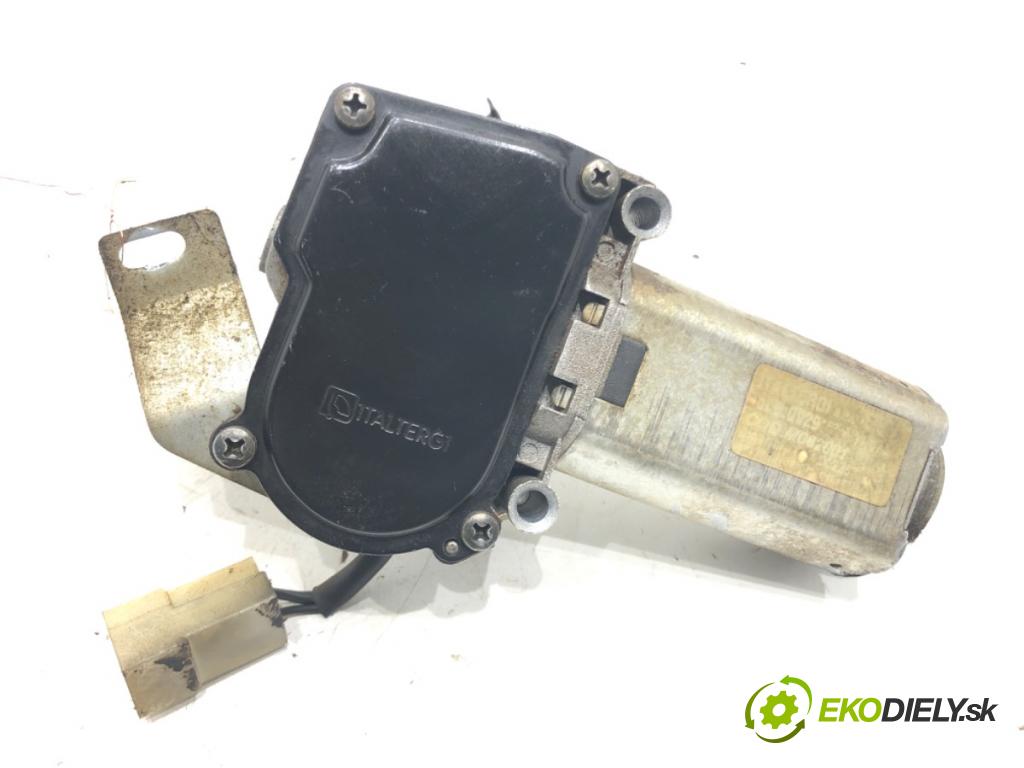 AIXAM CROSSLINE 2012 - 2016    0.4 4 kW [5 KM] olej napędowy 2012 - 2016  motor stěračů zadní část