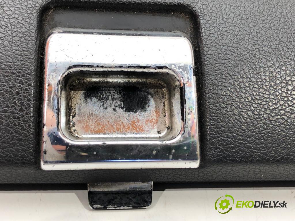 AIXAM CROSSLINE 2012 - 2016    0.4 4 kW [5 KM] olej napędowy 2012 - 2016  Priehradka, kastlík spolujazdca  (Priehradky, kastlíky)