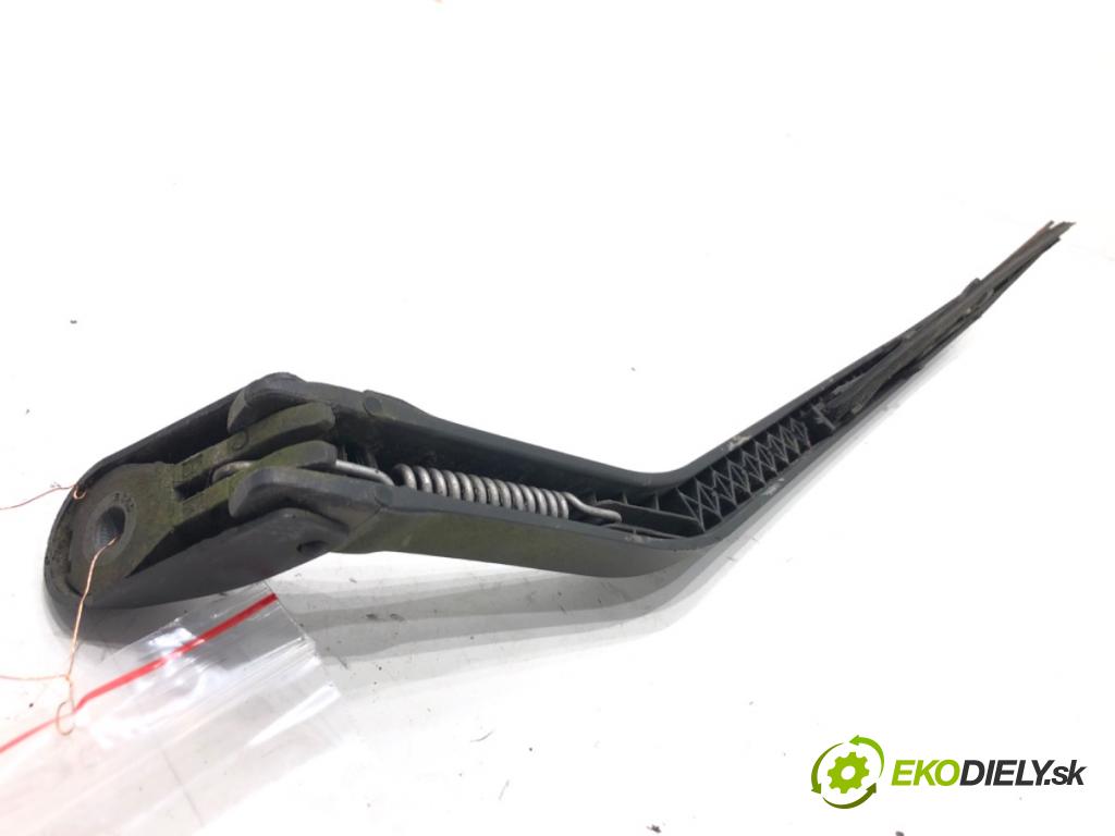 AIXAM CROSSLINE 2012 - 2016    0.4 4 kW [5 KM] olej napędowy 2012 - 2016  ramena stěrače zadní část