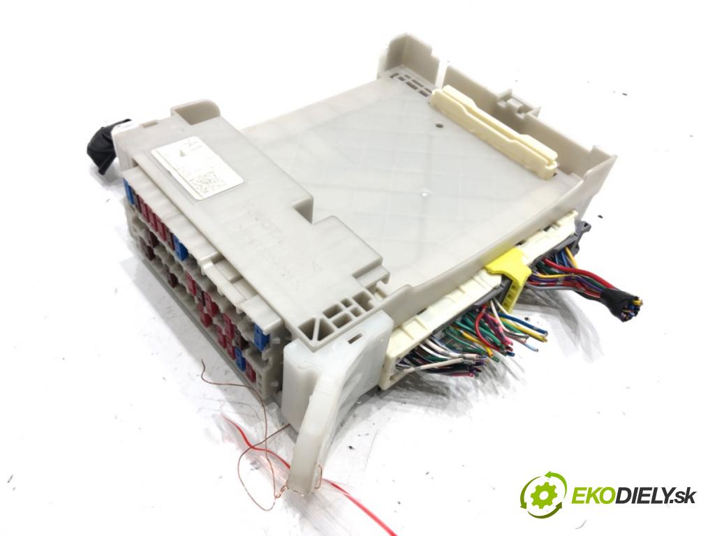 SUBARU BRZ 2012 - 2022    2.0 (ZC6) 147 kW [200 KM] benzyna 2012 - 2022  skříňka poistková 82201CA000 (Pojistkové skříňky)