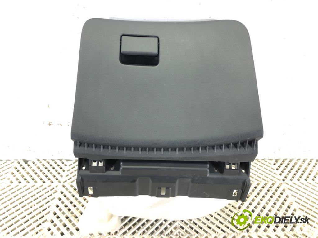 NISSAN JUKE (F15) 2010 - 2022    1.6 DIG-T 140 kW [190 KM] benzyna 2010 - 2022  Priehradka, kastlík spolujazdca  (Priehradky, kastlíky)