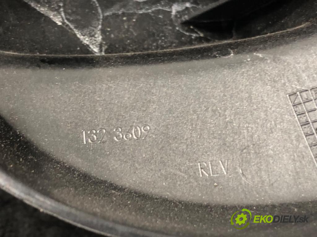 NISSAN JUKE (F15) 2010 - 2022    1.6 DIG-T 140 kW [190 KM] benzyna 2010 - 2022  zpětné zrcátko vnitřní  (Světla vnitřní)