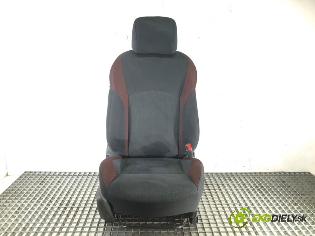 NISSAN JUKE (F15) 2010 - 2022    1.6 DIG-T 140 kW [190 KM] benzyna 2010 - 2022  Sedadlo pravy predný 