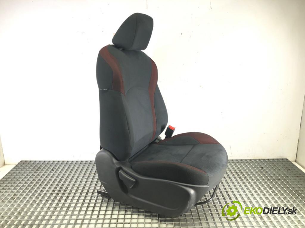 NISSAN JUKE (F15) 2010 - 2022    1.6 DIG-T 140 kW [190 KM] benzyna 2010 - 2022  Sedadlo pravy predný