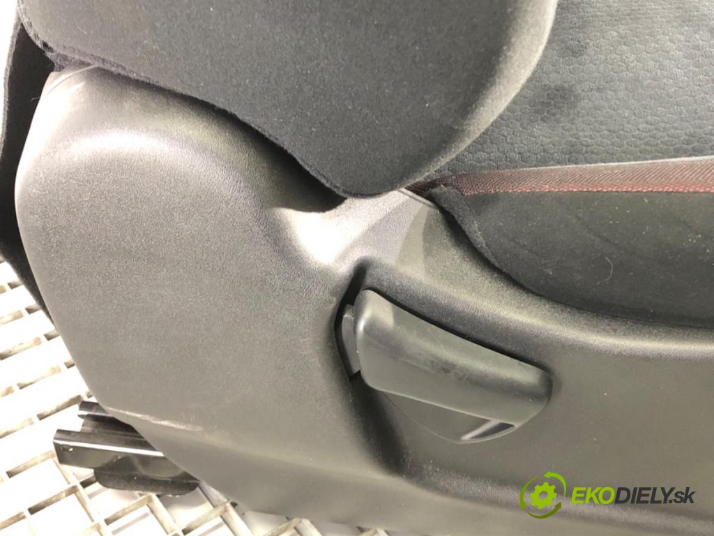 NISSAN JUKE (F15) 2010 - 2022    1.6 DIG-T 140 kW [190 KM] benzyna 2010 - 2022  Sedadlo pravy predný