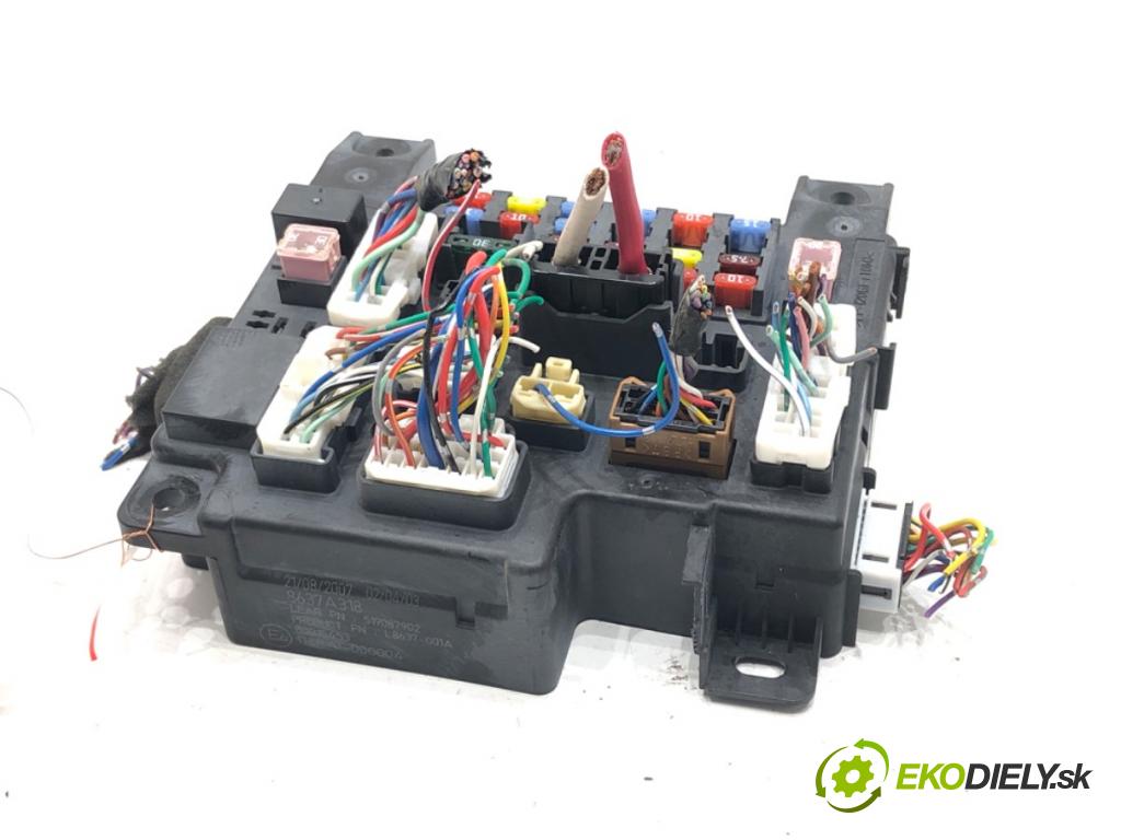 MITSUBISHI OUTLANDER II (CW_W) 2006 - 2012    2.4 4WD (CW5W) 125 kW [170 KM] benzyna 2007 - 2012  modul BSI 8637A318 (Pojistkové skříňky)