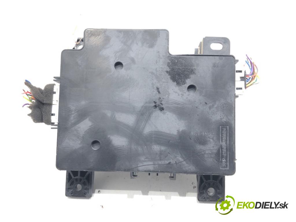 MITSUBISHI OUTLANDER II (CW_W) 2006 - 2012    2.4 4WD (CW5W) 125 kW [170 KM] benzyna 2007 - 2012  modul BSI 8637A318 (Pojistkové skříňky)