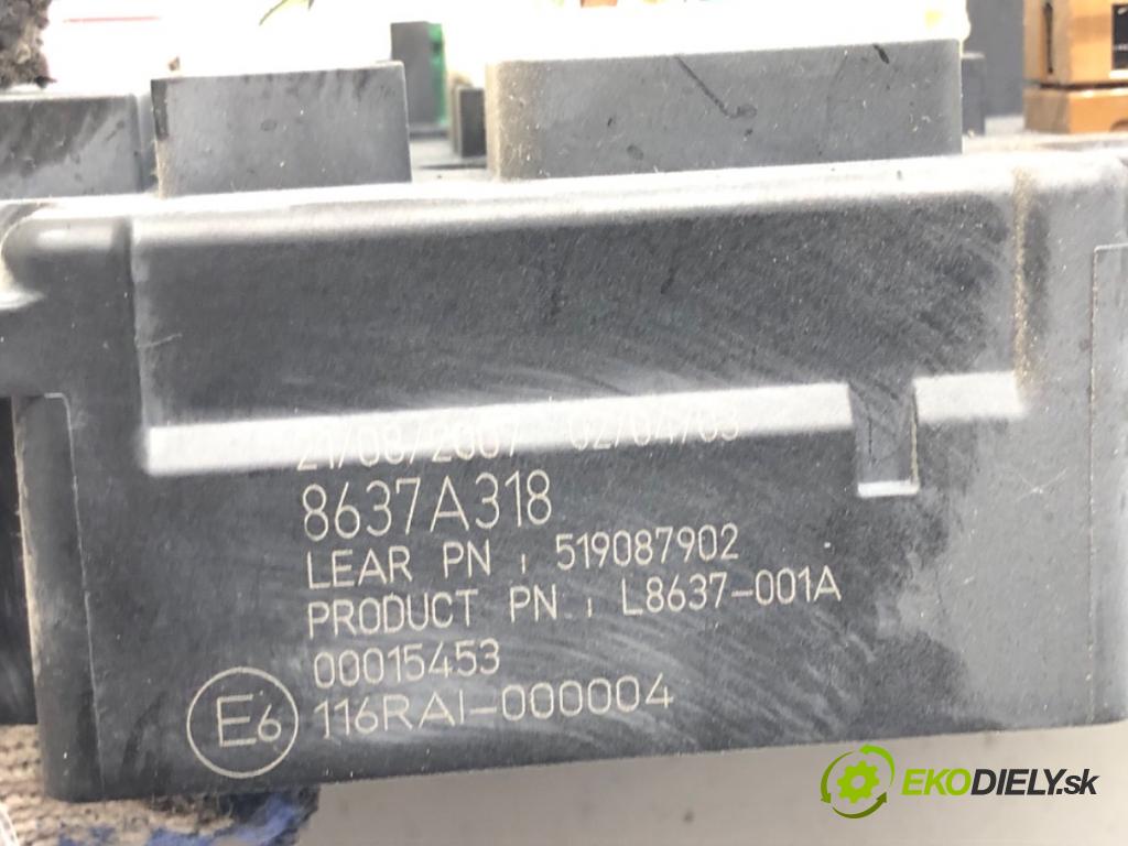 MITSUBISHI OUTLANDER II (CW_W) 2006 - 2012    2.4 4WD (CW5W) 125 kW [170 KM] benzyna 2007 - 2012  modul BSI 8637A318 (Pojistkové skříňky)