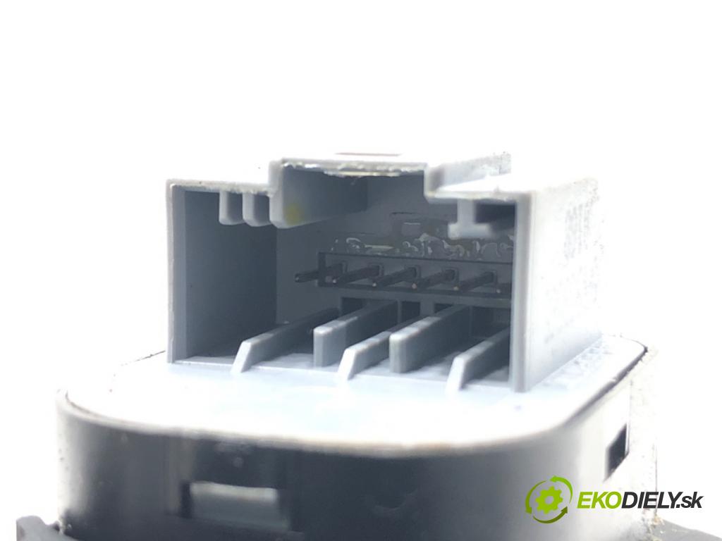 SEAT LEON (1P1) 2005 - 2013    1.9 TDI 77 kW [105 KM] olej napędowy 2005 - 2010  Prepínač nastavenia spätných zrkadiel 5P0959565 (Prepínače, spínače, tlačidlá a ovládače kúrenia)