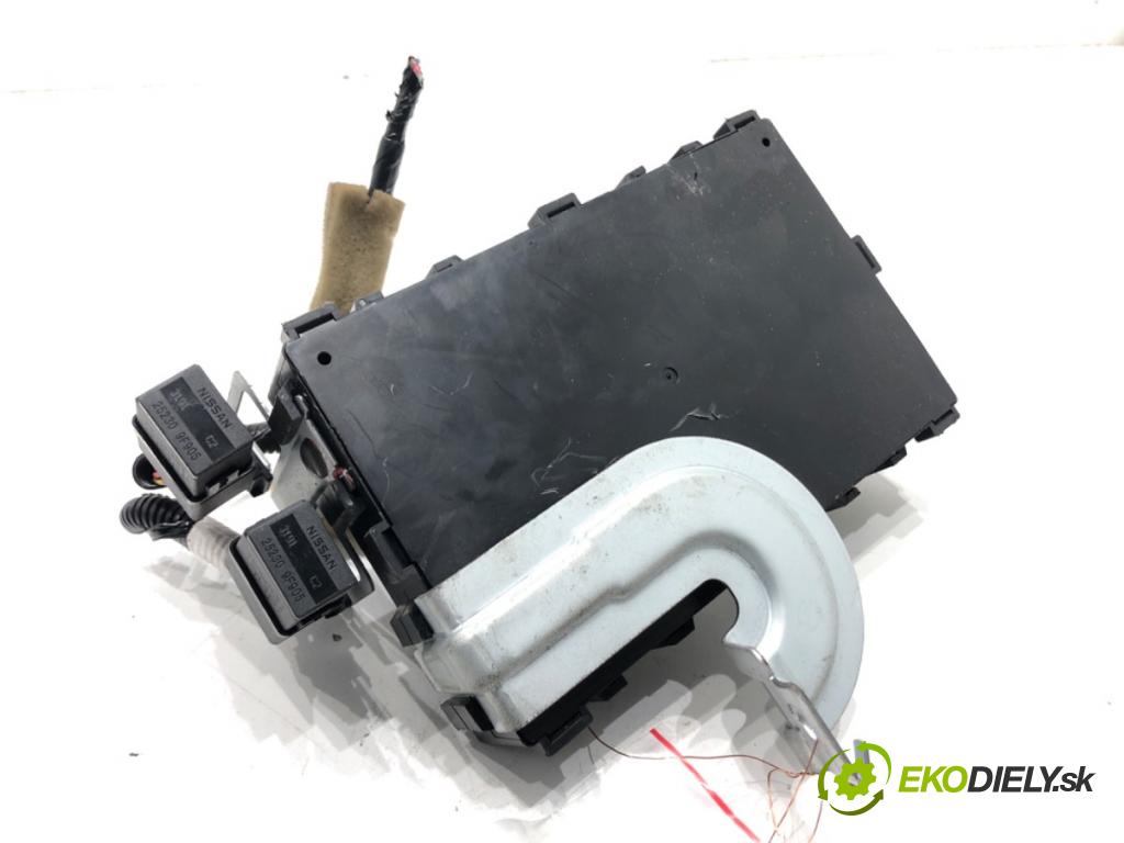 NISSAN JUKE (F15) 2010 - 2022    1.6 DIG-T 140 kW [190 KM] benzyna 2010 - 2022  modul BSI 284B11KA2C (Pojistkové skříňky)