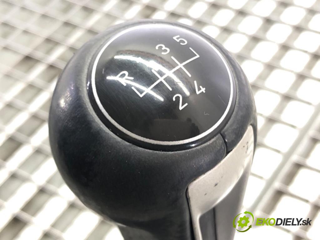 SEAT IBIZA IV (6J5, 6P1) 2008 - 2017    1.6 TDI 66 kW [90 KM] olej napędowy 2009 - 2015  Kulisa 6Q0711049CJ (Rýchlostné páky / kulisy)