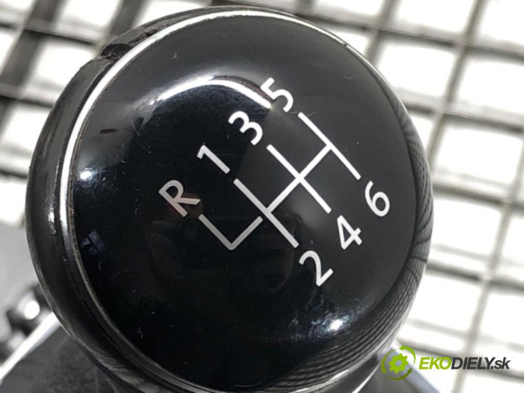 VW PASSAT B8 (3G2, CB2) 2014 - 2022    1.4 TSI 110 kW [150 KM] benzyna 2014 - 2022  Kulisa 3Q0711049G (Rýchlostné páky / kulisy)