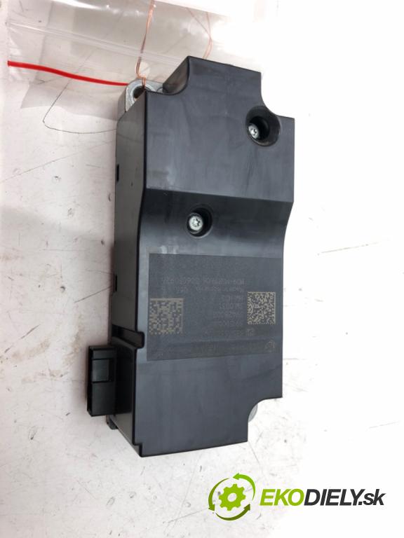 VW PASSAT B8 (3G2, CB2) 2014 - 2022    1.4 TSI 110 kW [150 KM] benzyna 2014 - 2022  blokáda volantu  (Ostatné)