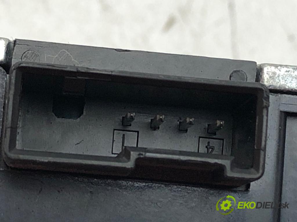 VW PASSAT B8 (3G2, CB2) 2014 - 2022    1.4 TSI 110 kW [150 KM] benzyna 2014 - 2022  blokáda volantu  (Ostatné)