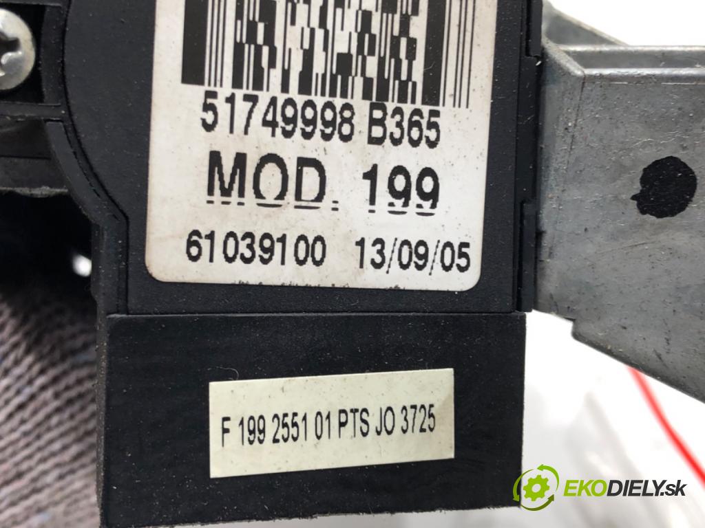 FIAT GRANDE PUNTO (199_) 2005 - 2022    1.4 (199AXB11, 199AXB1A, 199BXB1A, 199AXL1A) 57 kW [77 KM] benzyna 2005 - 2015  spinačka 51749998 (Spínacie skrinky a kľúče)