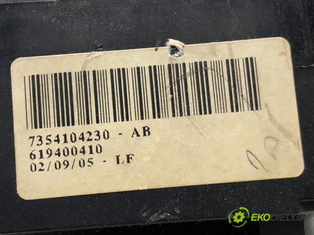 FIAT GRANDE PUNTO (199_) 2005 - 2022    1.4 (199AXB11, 199AXB1A, 199BXB1A, 199AXL1A) 57 kW [77 KM] benzyna 2005 - 2015  Prepínač kombinovaný 7354104230 (Prepínače, spínače, tlačidlá a ovládače kúrenia)