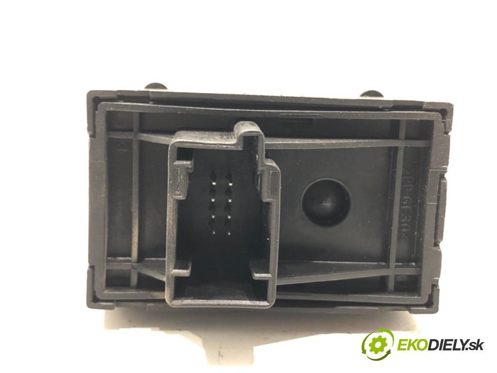 FIAT GRANDE PUNTO (199_) 2005 - 2022    1.4 (199AXB11, 199AXB1A, 199BXB1A, 199AXL1A) 57 kW [77 KM] benzyna 2005 - 2015  Prepínač nastavenia spätných zrkadiel  (Prepínače, spínače, tlačidlá a ovládače kúrenia)