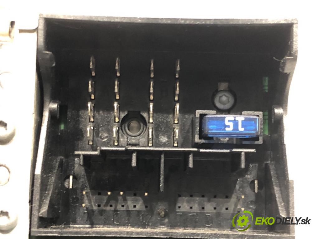 OPEL ASTRA H (A04) 2004 - 2014    1.4 (L48) 66 kW [90 KM] benzyna 2004 - 2010  RADIO 13154304 (Audio zariadenia)