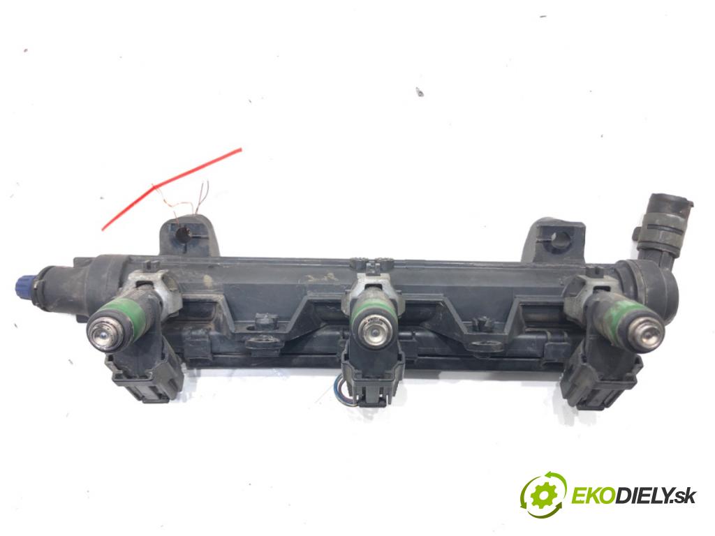 VW POLO (9N_, 9A_) 2001 - 2014    1.2 12V 47 kW [64 KM] benzyna 2001 - 2007  Lišta vstrekovacia 03E906031 (Vstrekovacie lišty)