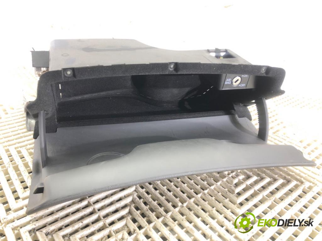 VW PASSAT B5.5 (3B3) 2000 - 2005    1.6 75 kW [102 KM] benzyna 2000 - 2005  Priehradka, kastlík spolujazdca  (Priehradky, kastlíky)