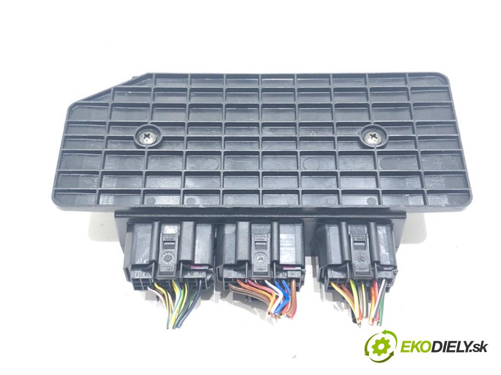 VW PASSAT B5.5 (3B3) 2000 - 2005    1.6 75 kW [102 KM] benzyna 2000 - 2005  Modul komfortu 1C0959799A (Moduly komfortu)