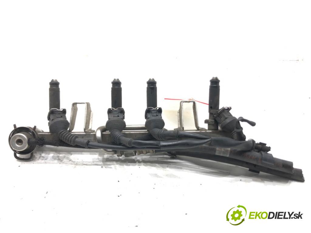 VW PASSAT B5.5 (3B3) 2000 - 2005    1.6 75 kW [102 KM] benzyna 2000 - 2005  Lišta vstrekovacia 06B133551Q (Vstrekovacie lišty)