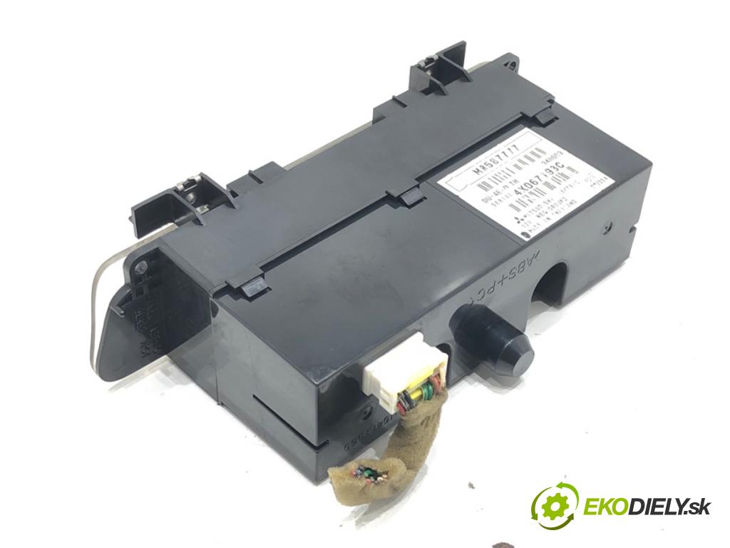 MITSUBISHI COLT VI (Z3_A, Z2_A) 2002 - 2012    1.5 DI-D 70 kW [95 KM] olej napędowy 2004 - 2012  Dislpej MR587777 (Prístrojové dosky, displeje)