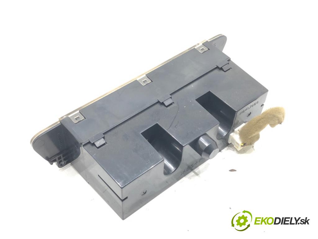 MITSUBISHI COLT VI (Z3_A, Z2_A) 2002 - 2012    1.5 DI-D 70 kW [95 KM] olej napędowy 2004 - 2012  Dislpej MR587777 (Prístrojové dosky, displeje)