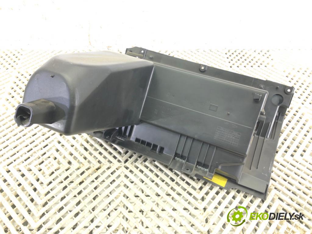 MITSUBISHI COLT VI (Z3_A, Z2_A) 2002 - 2012    1.5 DI-D 70 kW [95 KM] olej napędowy 2004 - 2012  Priehradka, kastlík spolujazdca  (Priehradky, kastlíky)