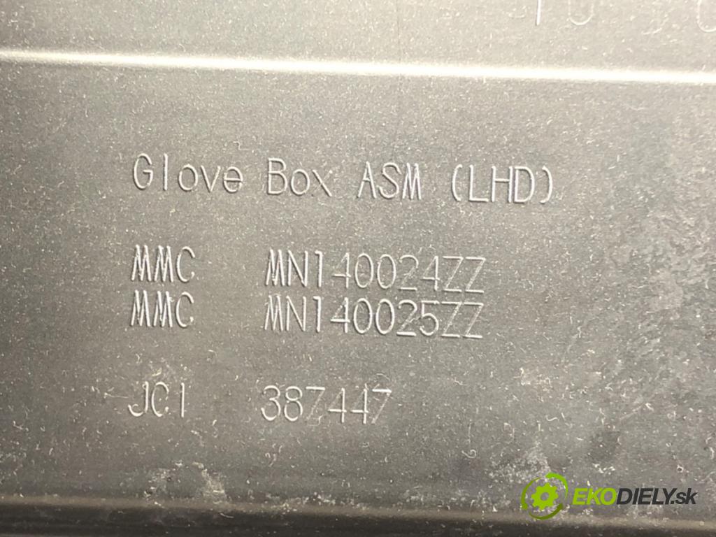 MITSUBISHI COLT VI (Z3_A, Z2_A) 2002 - 2012    1.5 DI-D 70 kW [95 KM] olej napędowy 2004 - 2012  Priehradka, kastlík spolujazdca  (Priehradky, kastlíky)