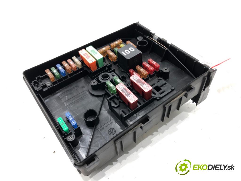 VW TIGUAN (5N_) 2007 - 2018    2.0 TDI 4motion 103 kW [140 KM] olej napędowy 2007 - 2018  skříňka poistková 1K0937125D (Pojistkové skříňky)