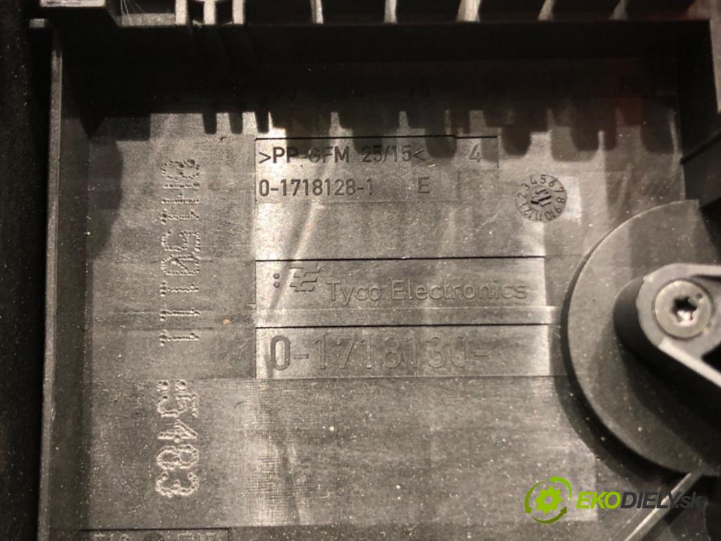 VW TIGUAN (5N_) 2007 - 2018    2.0 TDI 4motion 103 kW [140 KM] olej napędowy 2007 - 2018  skříňka poistková 1K0937125D (Pojistkové skříňky)