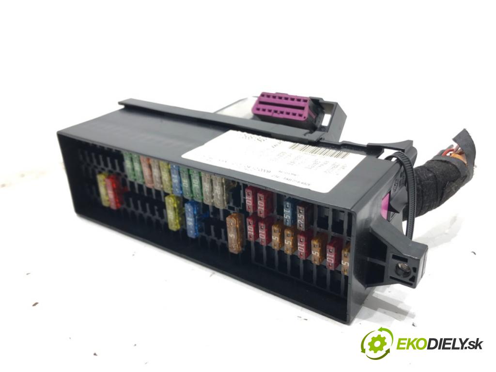 VW TIGUAN (5N_) 2007 - 2018    2.0 TDI 4motion 103 kW [140 KM] olej napędowy 2007 - 2018  skříňka poistková  (Pojistkové skříňky)