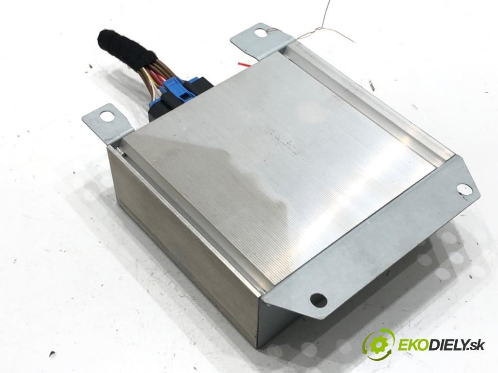 AUDI A4 B6 (8E2) 2000 - 2005    1.8 T 110 kW [150 KM] benzyna 2000 - 2002  Zosilňovač 8E5035223 (Zosilňovače)